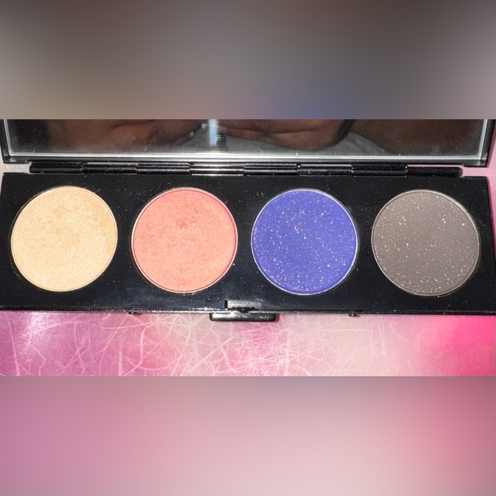 Mac Hello Kitty Lucky Tom eyeshadow palette